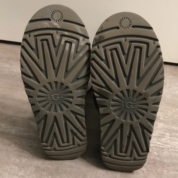 Knit UGGs Great condition. 🖤 - Picture 4 of 8